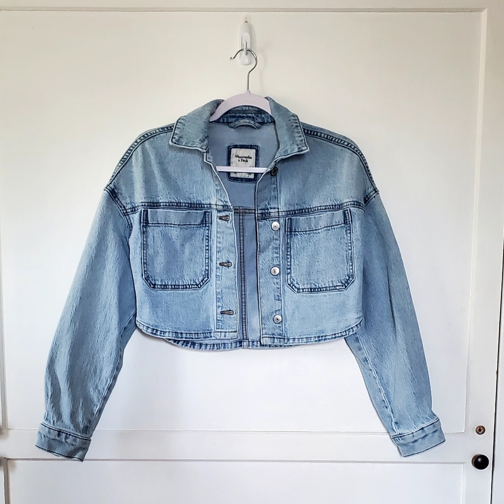 SOLD - Abercrombie & Fitch crop denim jacket light wash xs